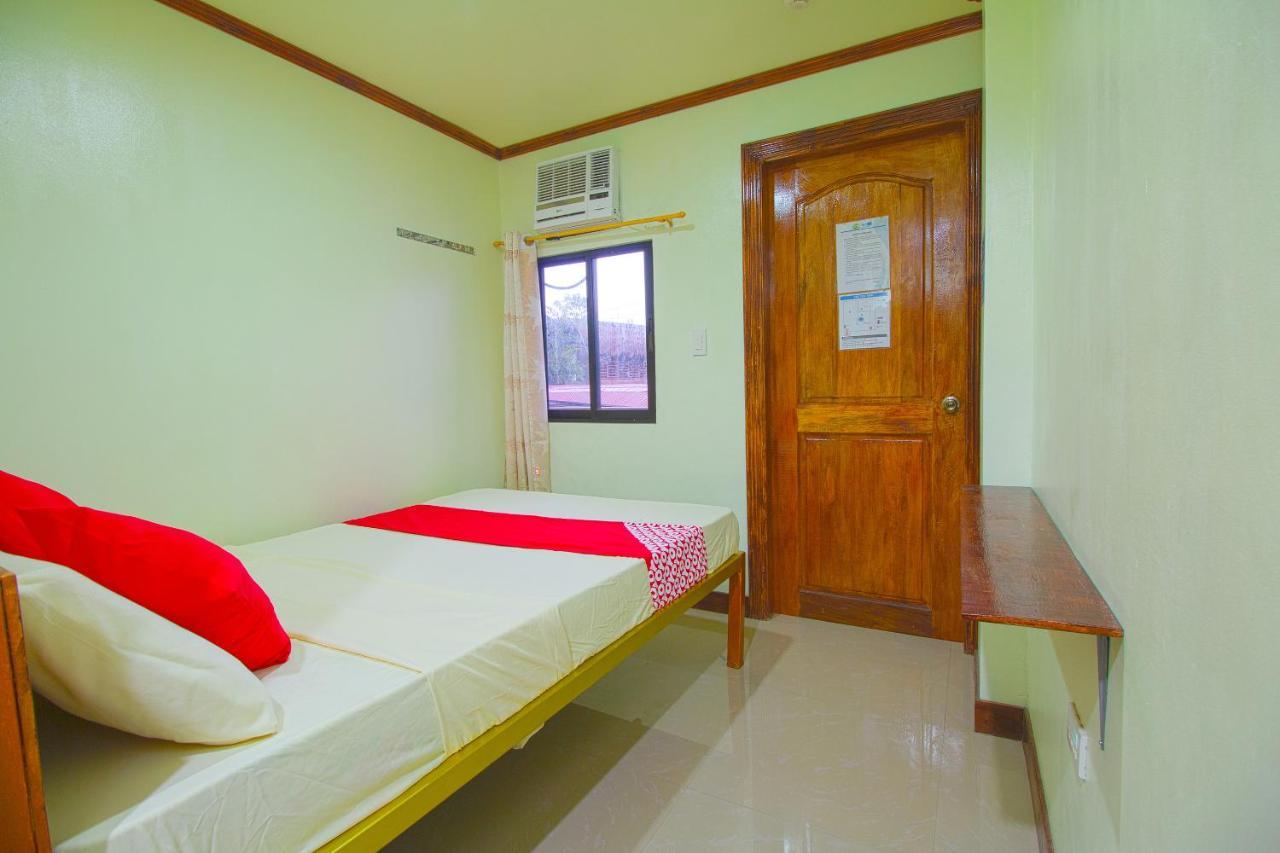 Oyo 788 Lisa'S Guesthouse Moalboal Luaran gambar