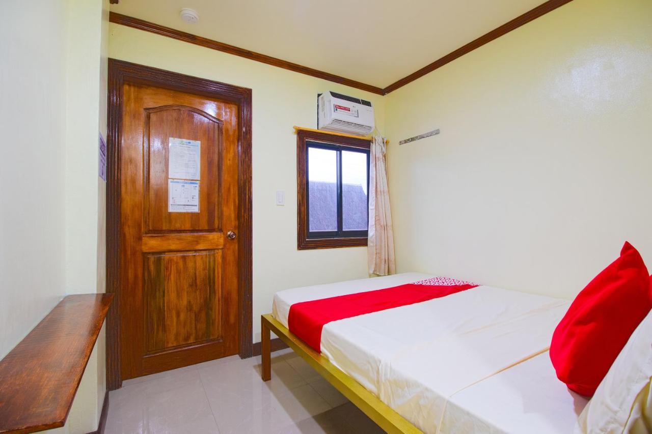 Oyo 788 Lisa'S Guesthouse Moalboal Luaran gambar